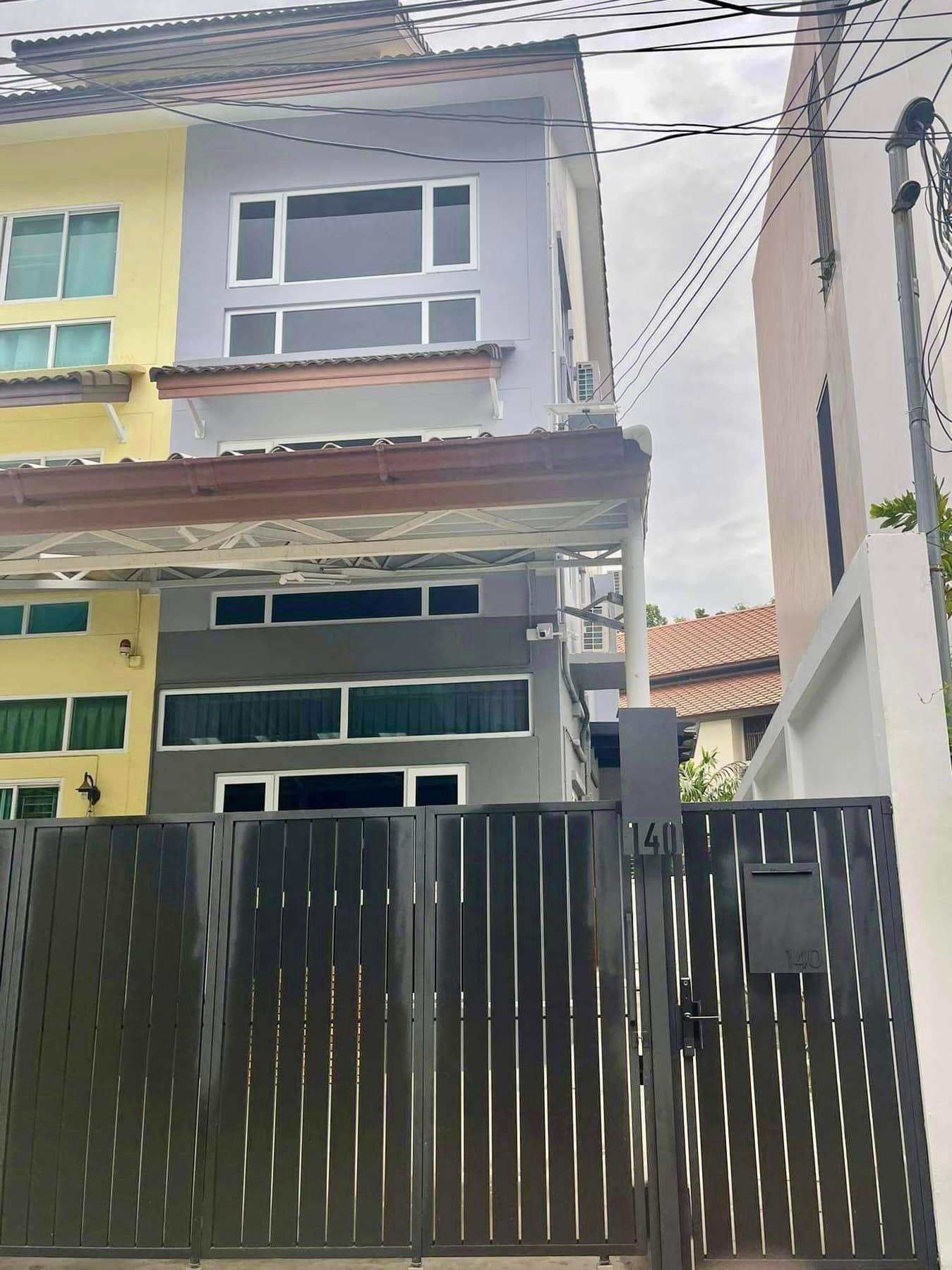 [ON-489] 3-Storey Townhome for Rent Near BTS Phra Khanong (บ้านเช่า ใกล้ BTS พระโขนง) : บ้านให้เช่า 3 ห้องนอน ใกล้พระโขนง บ้านนี้ดี อยู่แล้วรวย