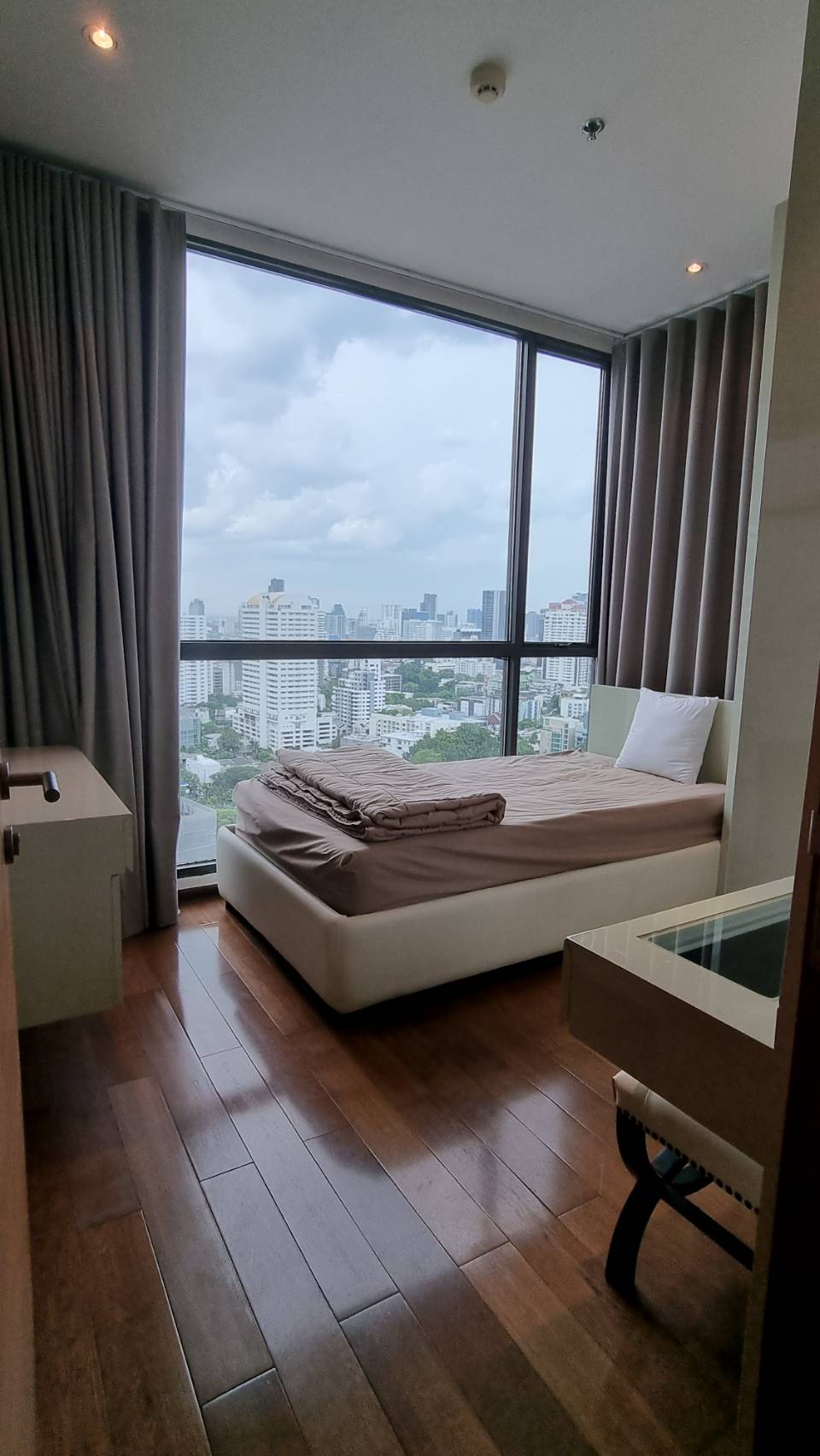 [SUP-484] The Address Sukhumvit 28 (ดิ แอดเดรส สุขุมวิท 28) : คอนโดมิเนียมให้เช่า 2 ห้องนอน ใกล้พร้อมพงษ์ คอนโดให้เช่า ติดต่อเราเลย!