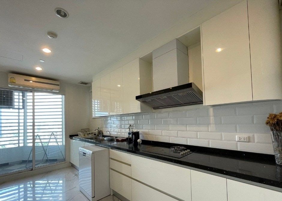 [SUP-497] Ideal 24 Condominium (ไอดีล 24 คอนโดมิเนียม) : คอนโดมิเนียมให้เช่า 4 ห้องนอน ใกล้พร้อมพงษ์ พร้อมเข้าอยู่ ด่วน!