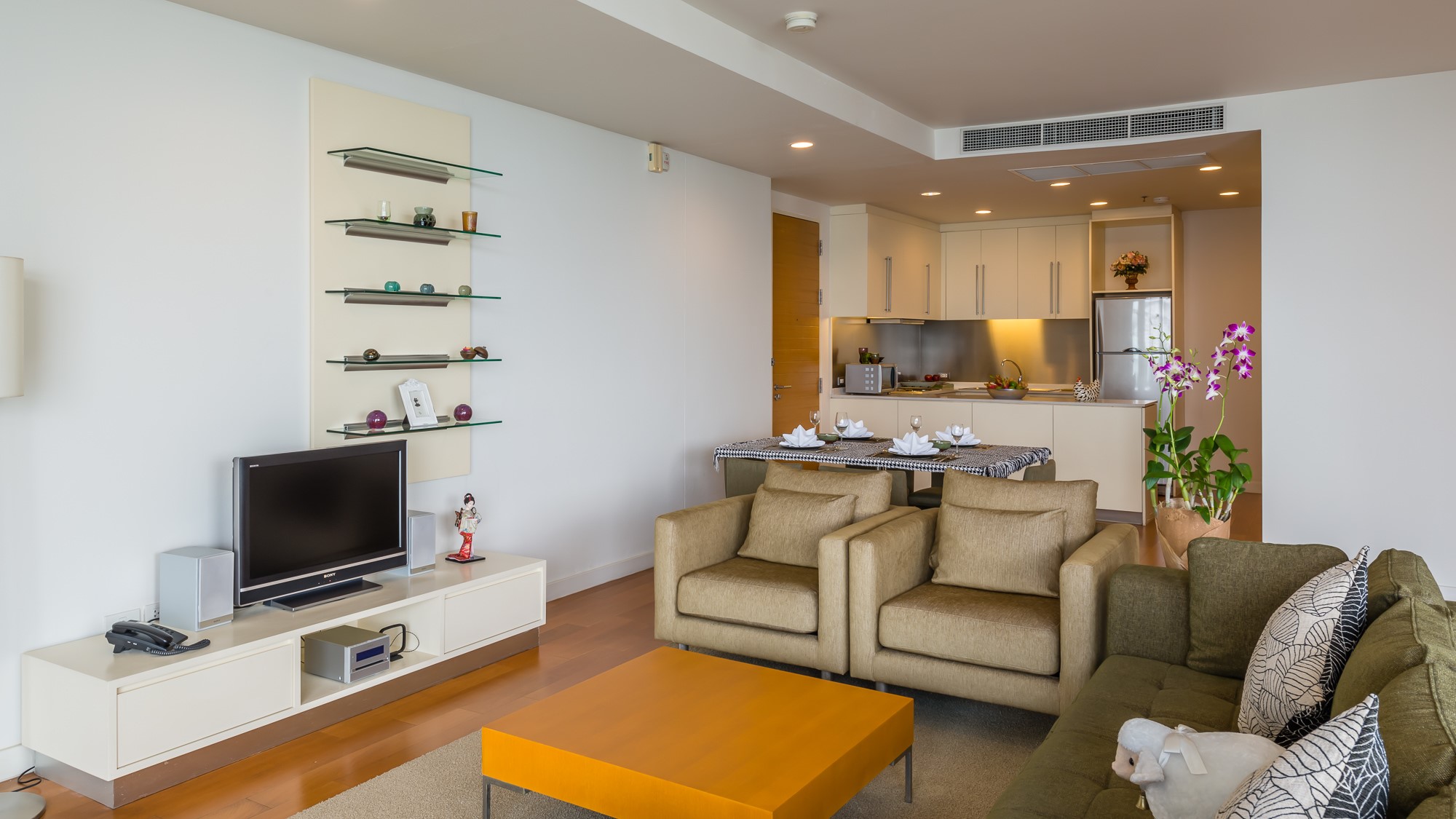 [CHC-576] Chatrium Riverside Condominium (ชาเทรียม ริเวอร์ไซด์ คอนโดมิเนียม) : คอนโดมิเนียมให้เช่า 3 ห้องนอน ใกล้สะพานตากสิน คอนโดอยู่สบาย