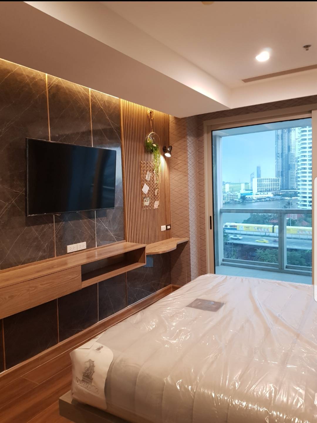 [CHC-583] The River Condominium (เดอะ ริเวอร์ คอนโดมิเนียม) : ขายคอนโดมิเนียม 1 ห้องนอน ใกล้สะพานตากสิน ทำเลดีมาก ห้องพร้อมอยู่