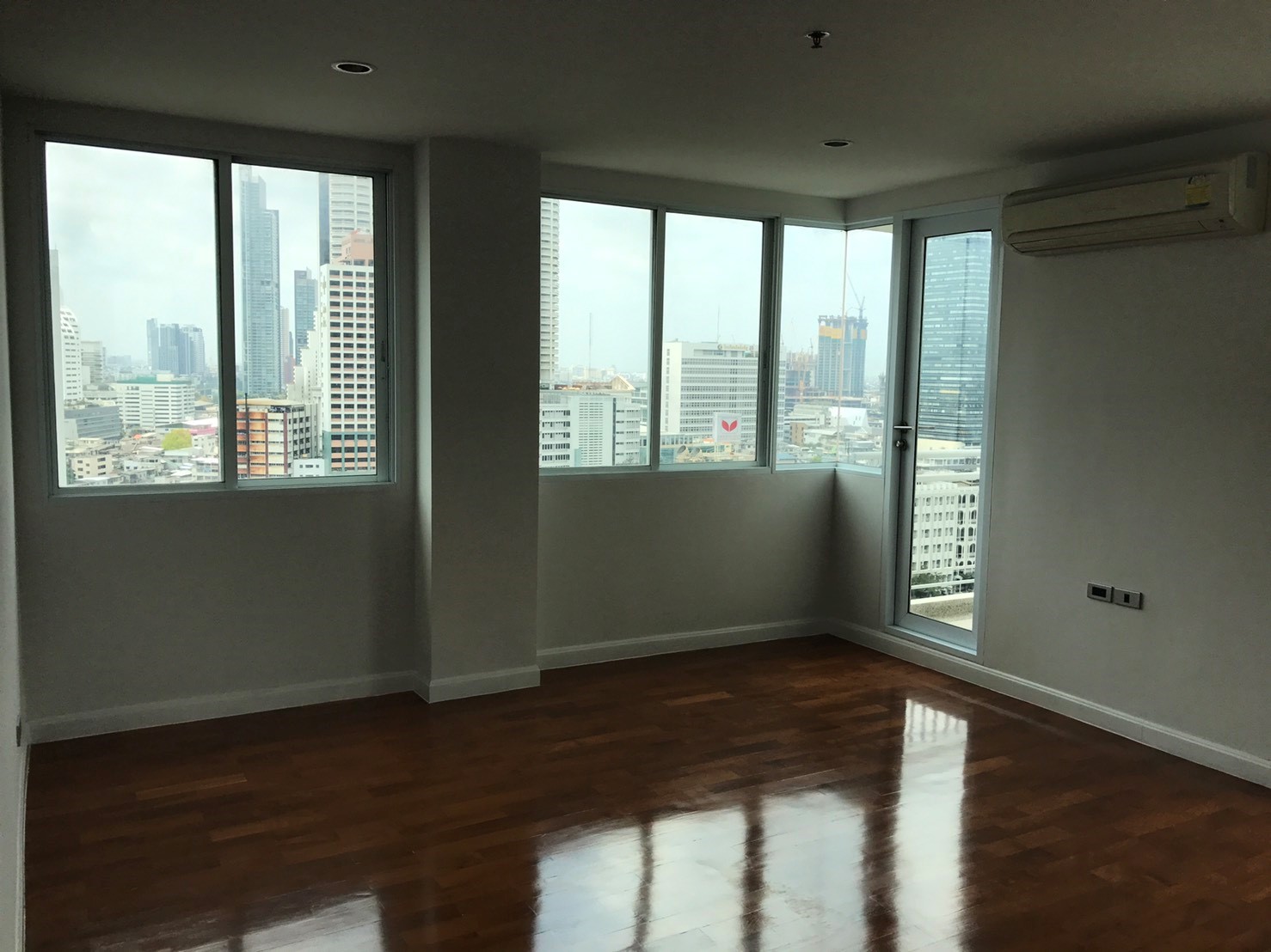 [CHC-587] Baan Siri Silom (บ้านสิริ สีลม คอนโดมิเนียม) : คอนโดมิเนียมให้เช่า 2 ห้องนอน ใกล้สุรศักดิ์ พร้อมเข้าอยู่ ด่วน!