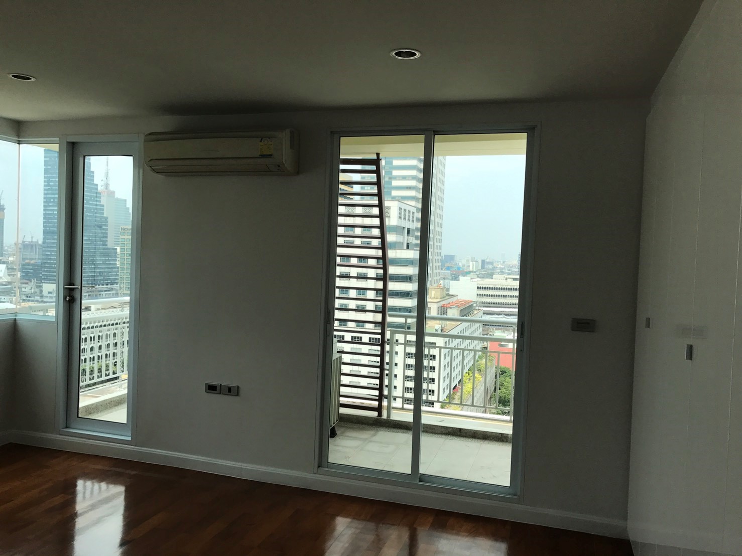 [CHC-587] Baan Siri Silom (บ้านสิริ สีลม คอนโดมิเนียม) : ขายคอนโดมิเนียม 2 ห้องนอน ใกล้สุรศักดิ์ คอนโดห้องสวย ราคาดี