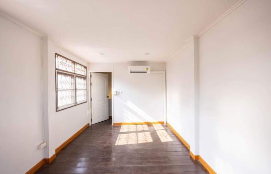 [SUT-715] House for Rent near Thonglor (บ้านให้เช่า ใกล้ทองหล่อ ให้เช่าบ้านเดี่ยวหรือทำโฮมฮอฟฟิต 2 ชั้น โซนทองหล่อ ใกล้ รพ.สมิตเวช) : บ้านให้เช่า 2 ห้องนอน ใกล้ทองหล่อ บ้านสวย ทำเลดี