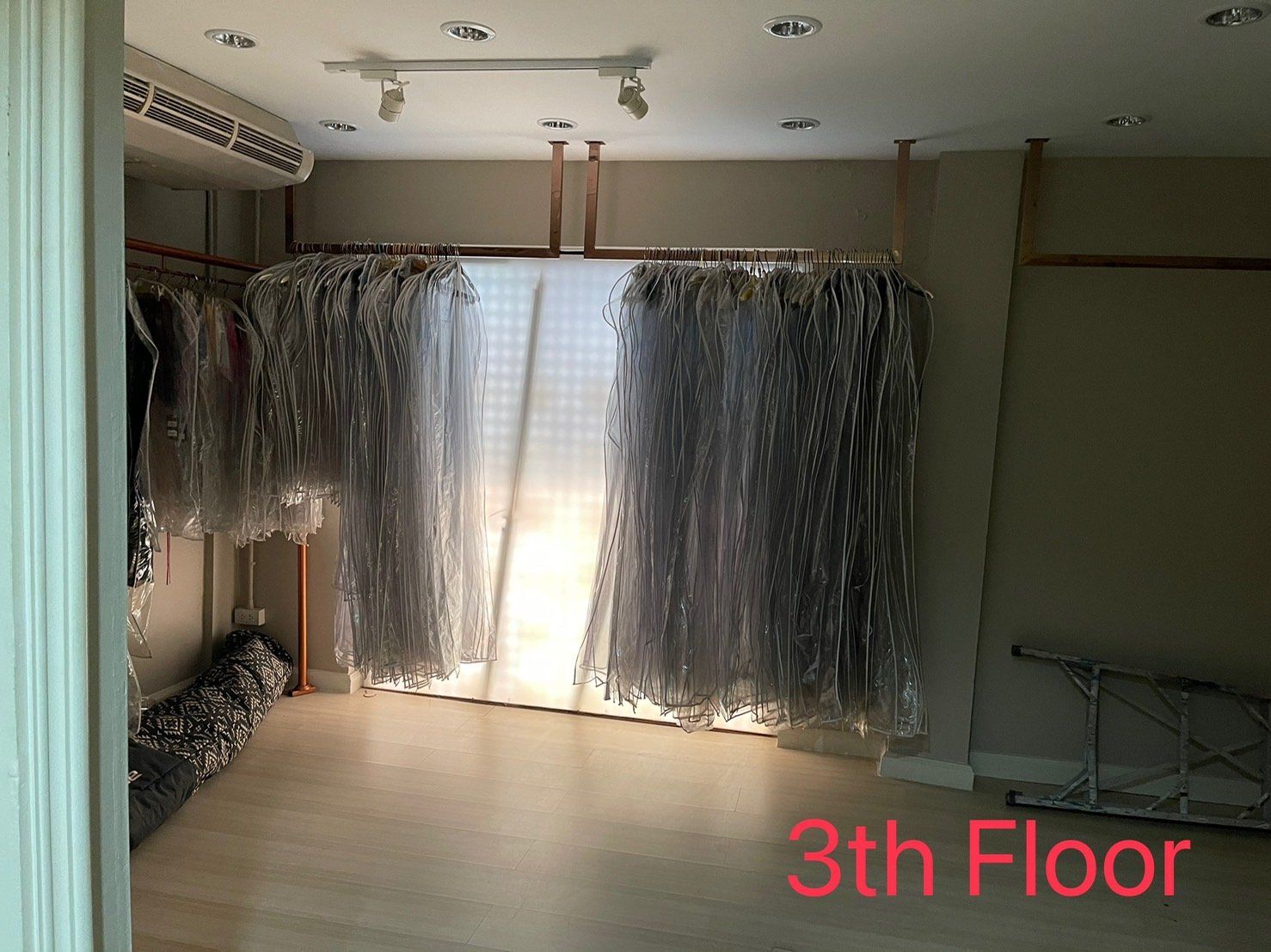 [SUT-720] 3-BR Townhouse for Rent near Thonglor (3 ห้องนอน ทาวน์เฮ้าส์ให้เช่า ใกล้ทองหล่อ) : ทาวน์เฮ้าส์ให้เช่า 3 ห้องนอน ใกล้ทองหล่อ บ้านสวย น่าอยู่มาก