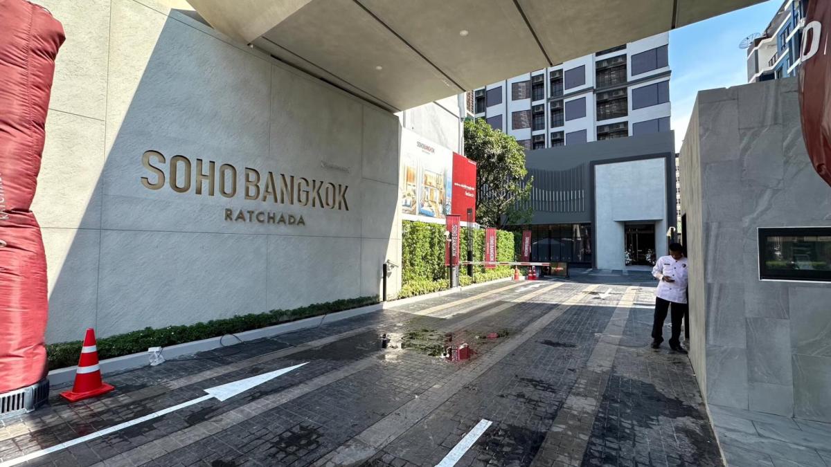 [HU-140] SOHO Bangkok Ratchada (โซโห แบงค็อก รัชดา) : เช่าคอนโด แถวห้วยขวาง MRT ห้อง Duo space 2 ชั้น ห้องสวย กว้าง ส่วนกลางครบ เดินทางสะดวก พร้อมเข้าอยู่