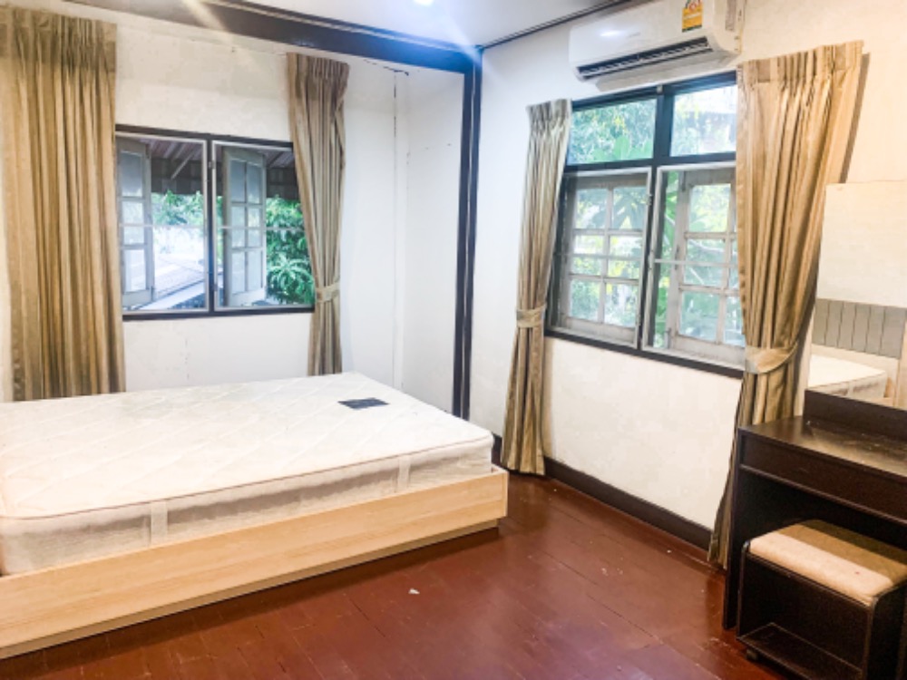 [AR-72] House for Rent in Soi Sailom, near BTS Ari 5 minutes - 2 floors, 62 sq.w. (บ้านเดี่ยวให้เช่า 2 ชั้น 62 ตร.วา ในซอยสายลม 1 ใจกลางอารีย์ ใกล้ BTS 5 นาที) : บ้านให้เช่า 5 ห้องนอน ใกล้อารีย์ บ้านสวย ทำเลดี