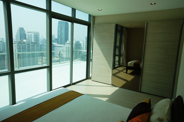 [SUA-480] The Room Sukhumvit 21 (เดอะ รูม สุขุมวิท 21) : คอนโดมิเนียมให้เช่า 2 ห้องนอน ใกล้อโศก ดีลดี ราคาพิเศษสุดๆ