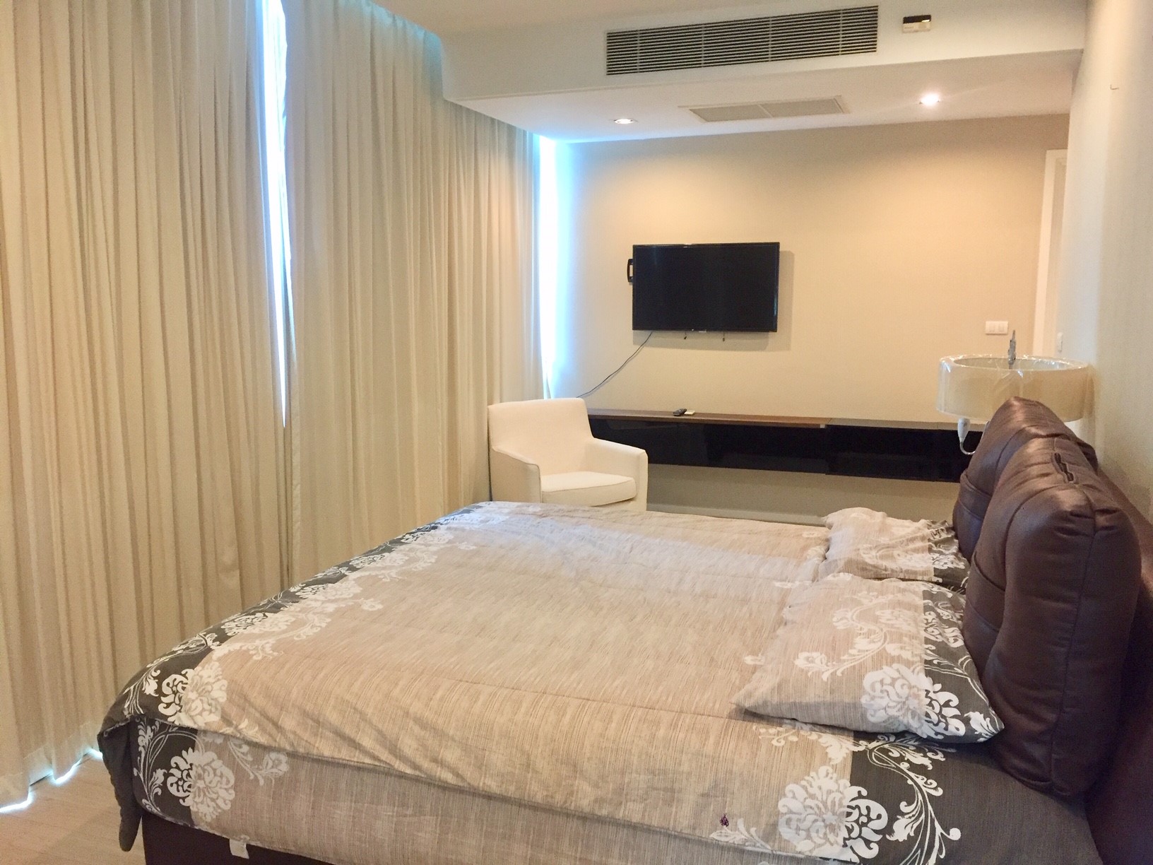 [SUA-481] The Room Sukhumvit 21 (เดอะ รูม สุขุมวิท 21) : ขายคอนโดมิเนียม 2 ห้องนอน ใกล้อโศก ซื้ออยู่เอง หรือปล่อยเช่าก็เฮง!