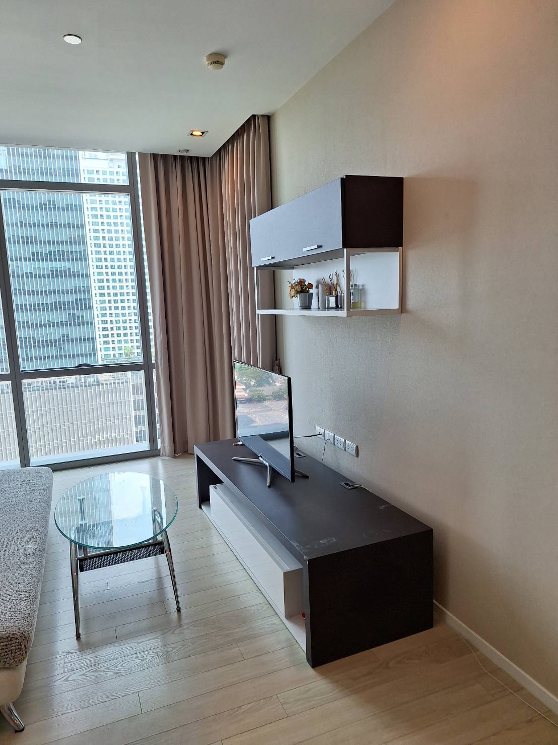 [SUA-482] The Room Sukhumvit 21 (เดอะ รูม สุขุมวิท 21) : คอนโดมิเนียมให้เช่า 1 ห้องนอน ใกล้อโศก ห้องนี้ดี อยู่แล้วรวย