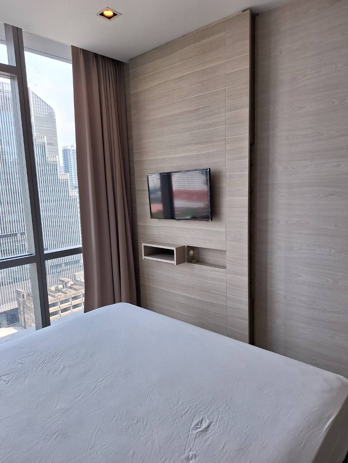 [SUA-482] The Room Sukhumvit 21 (เดอะ รูม สุขุมวิท 21) : คอนโดมิเนียมให้เช่า 1 ห้องนอน ใกล้อโศก ห้องนี้ดี อยู่แล้วรวย