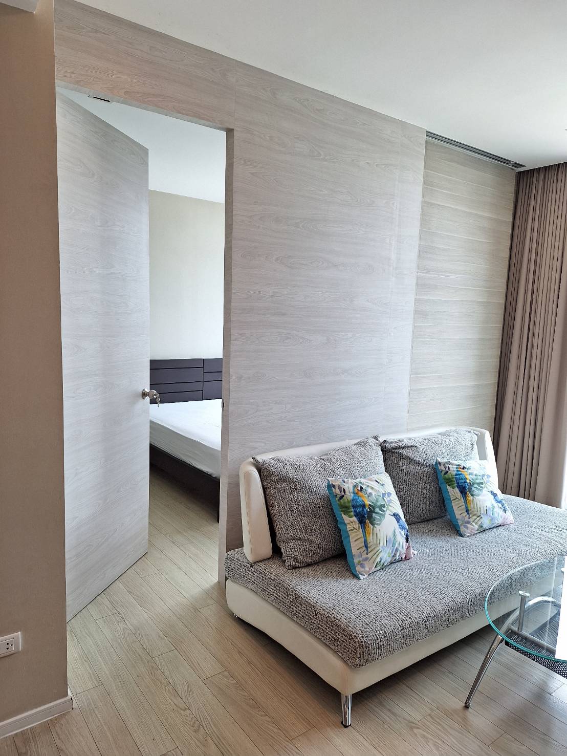 [SUA-482] The Room Sukhumvit 21 (เดอะ รูม สุขุมวิท 21) : คอนโดมิเนียมให้เช่า 1 ห้องนอน ใกล้อโศก ห้องนี้ดี อยู่แล้วรวย