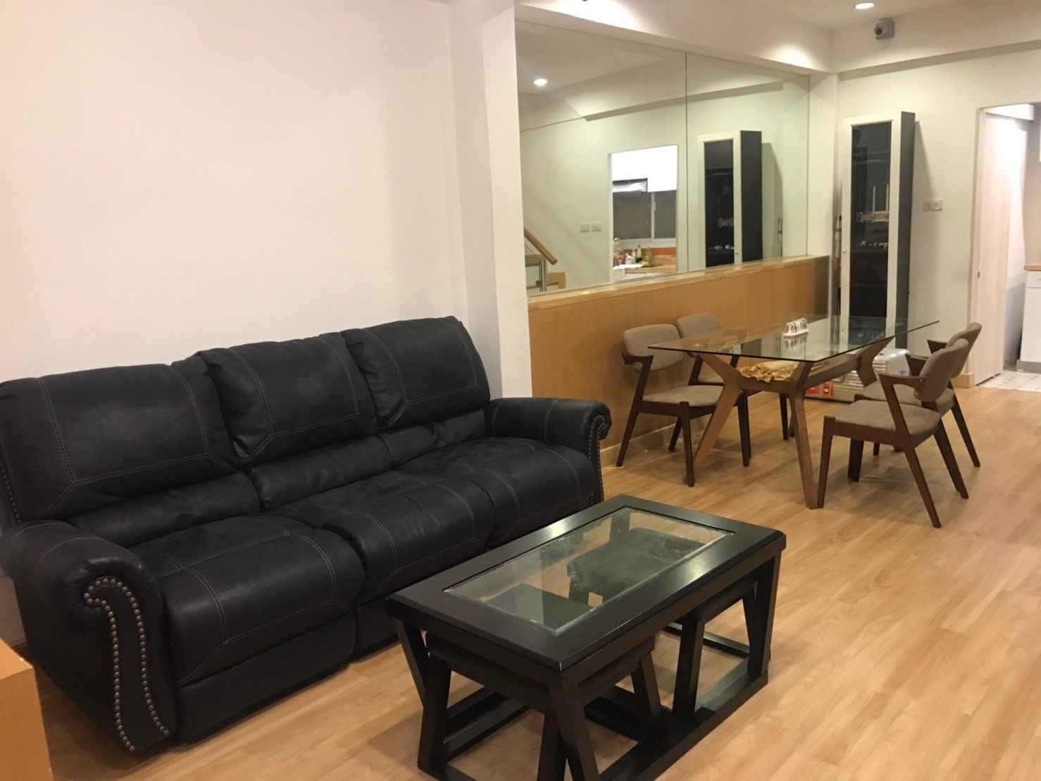 [SUE-327] Townhouse for Rent near BTS Ekkamai (ทาวน์เฮ้าส์ให้เช่า ใกล้ BTS เอกมัย) : ทาวน์เฮ้าส์ให้เช่า เลี้ยงสัตว์ได้ 3 ห้องนอน ใกล้เอกมัย บ้านให้เช่า พร้อมเข้าอยู่ ด่วน!