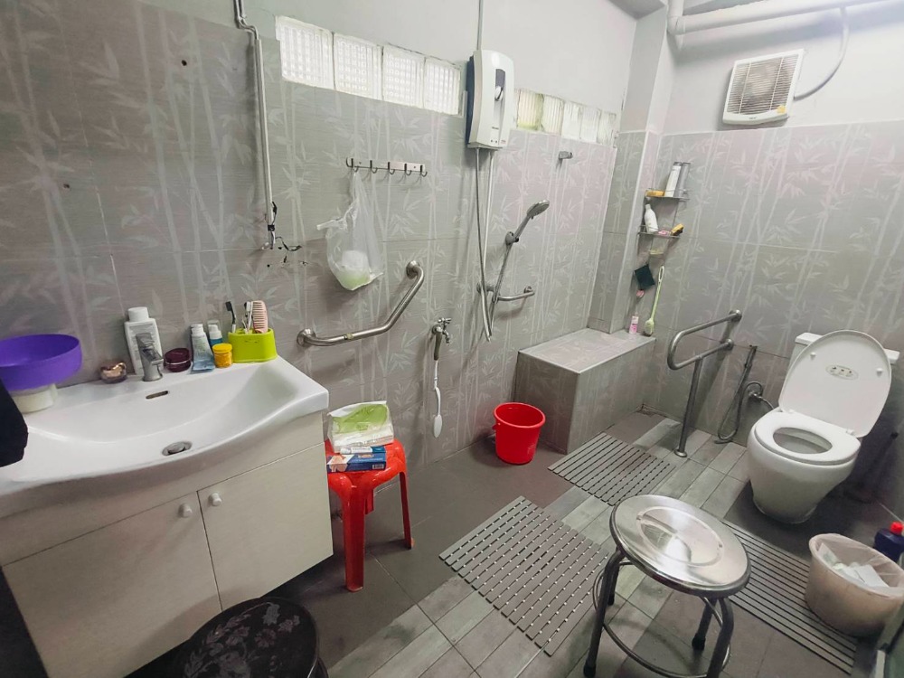 [HU-132] Selling a 3-unit townhouse, suitable for Garment or Apartment,Prime location! Close to Ratchadaphisek Road, Huai Khwang, Asoke, the Chinese Embassy, and Din Daeng (ขายตึกแถว 3 คูหา เหมาะทำ Garment หรือ Apartment ใจกลางเมือง
ทำเลทอง! ใกล้ถนนรัชดาภ