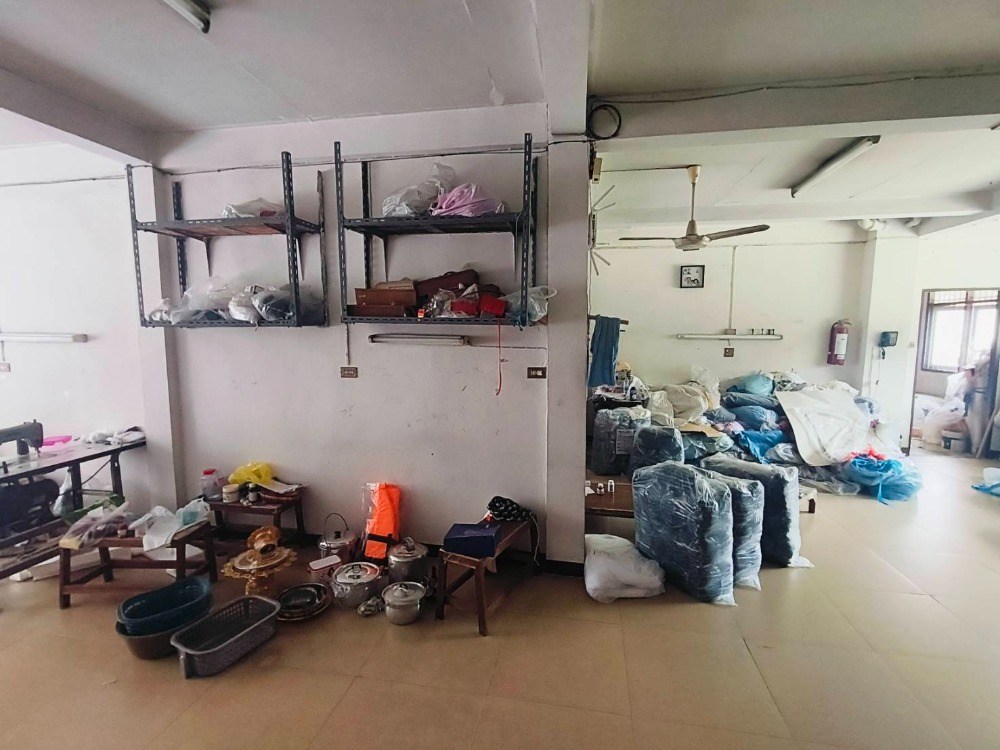 [HU-132] Selling a 3-unit townhouse, suitable for Garment or Apartment,Prime location! Close to Ratchadaphisek Road, Huai Khwang, Asoke, the Chinese Embassy, and Din Daeng (ขายตึกแถว 3 คูหา เหมาะทำ Garment หรือ Apartment ใจกลางเมือง
ทำเลทอง! ใกล้ถนนรัชดาภ