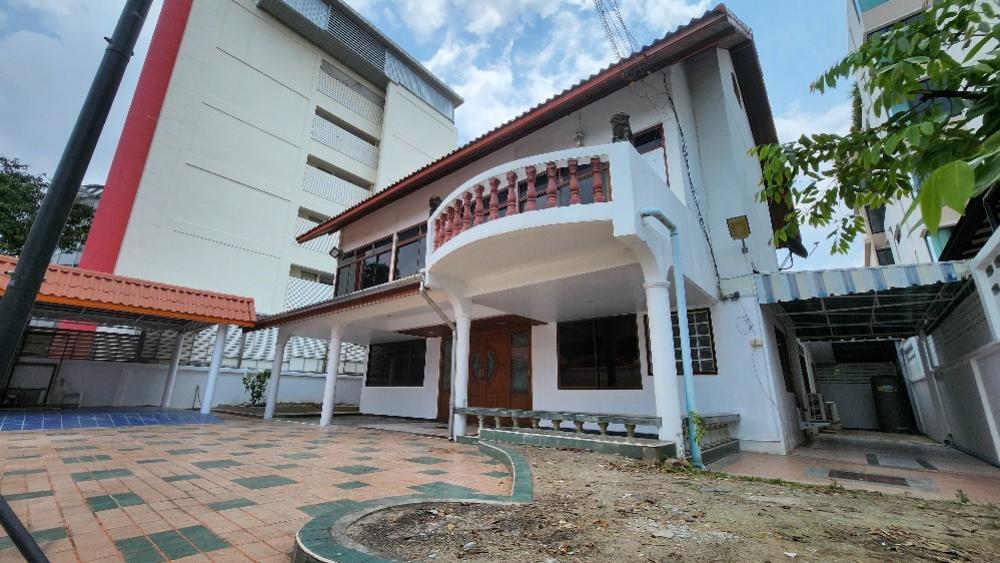 [RA-376] House for Rent near Rama 9 (บ้านเดี่ยวให้เช่า พระราม 9 ซอย 49 ทำเลศักยภาพ ใกล้เดอะไนน์พระราม 9 หมู่บ้าน เสรี พระรามเก้า ซอย49 เหมาะสำหรับออฟฟิศ-พักอาศัย) : บ้านให้เช่า 7 ห้องนอน ใกล้พระราม 9 บ้านให้เช่า พร้อมเข้าอยู่ ด่วน!