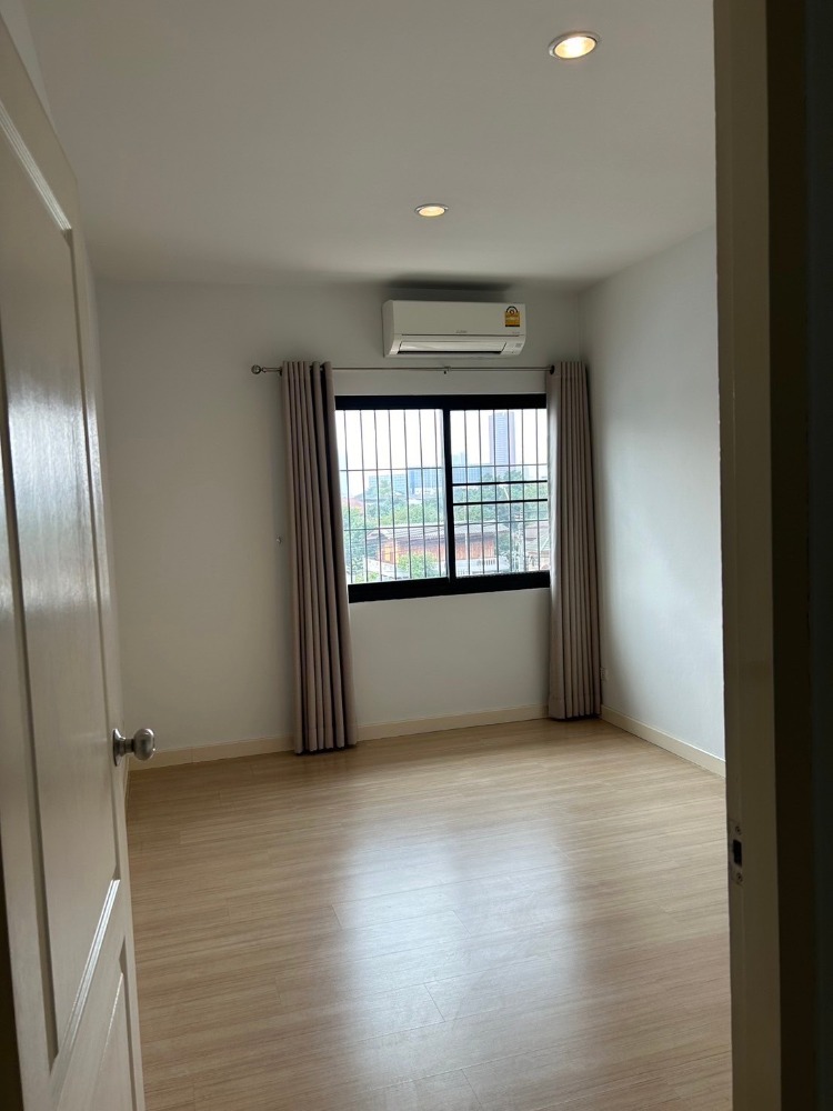 [RA-403] Townhouse Home office for Rent in Nirvana At Work Rama 9, prime location near Homepro The Nine. (ให้เช่าโฮมออฟฟิศ 4 ชั้น เนอวานา แอทเวิร์ค พระราม 9
ทำเลดี สะดวกสบาย ใกล้ Homepro The Nine) : ทาวน์เฮ้าส์ให้เช่า 5 ห้องนอน ใกล้พระราม 9 บ้านให้เช่า พร