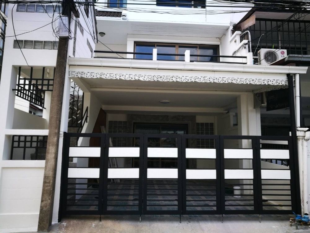 [SUP-531] House for Rent near BTS Phrom Phong (บ้านให้เช่า ใกล้ BTS พร้อมพงษ์) : บ้านให้เช่า เลี้ยงสัตว์ได้ 4 ห้องนอน ใกล้พร้อมพงษ์ บ้านสวย น่าอยู่มาก