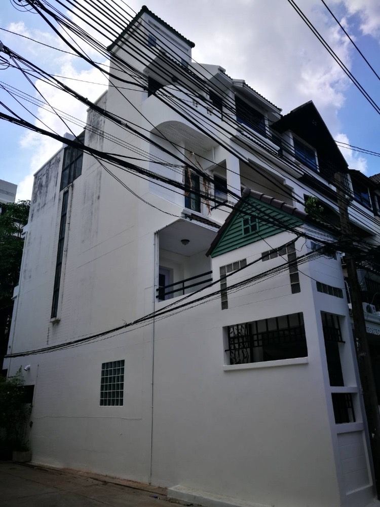 [SUP-531] House for Rent near BTS Phrom Phong (บ้านให้เช่า ใกล้ BTS พร้อมพงษ์) : บ้านให้เช่า เลี้ยงสัตว์ได้ 4 ห้องนอน ใกล้พร้อมพงษ์ บ้านสวย น่าอยู่มาก