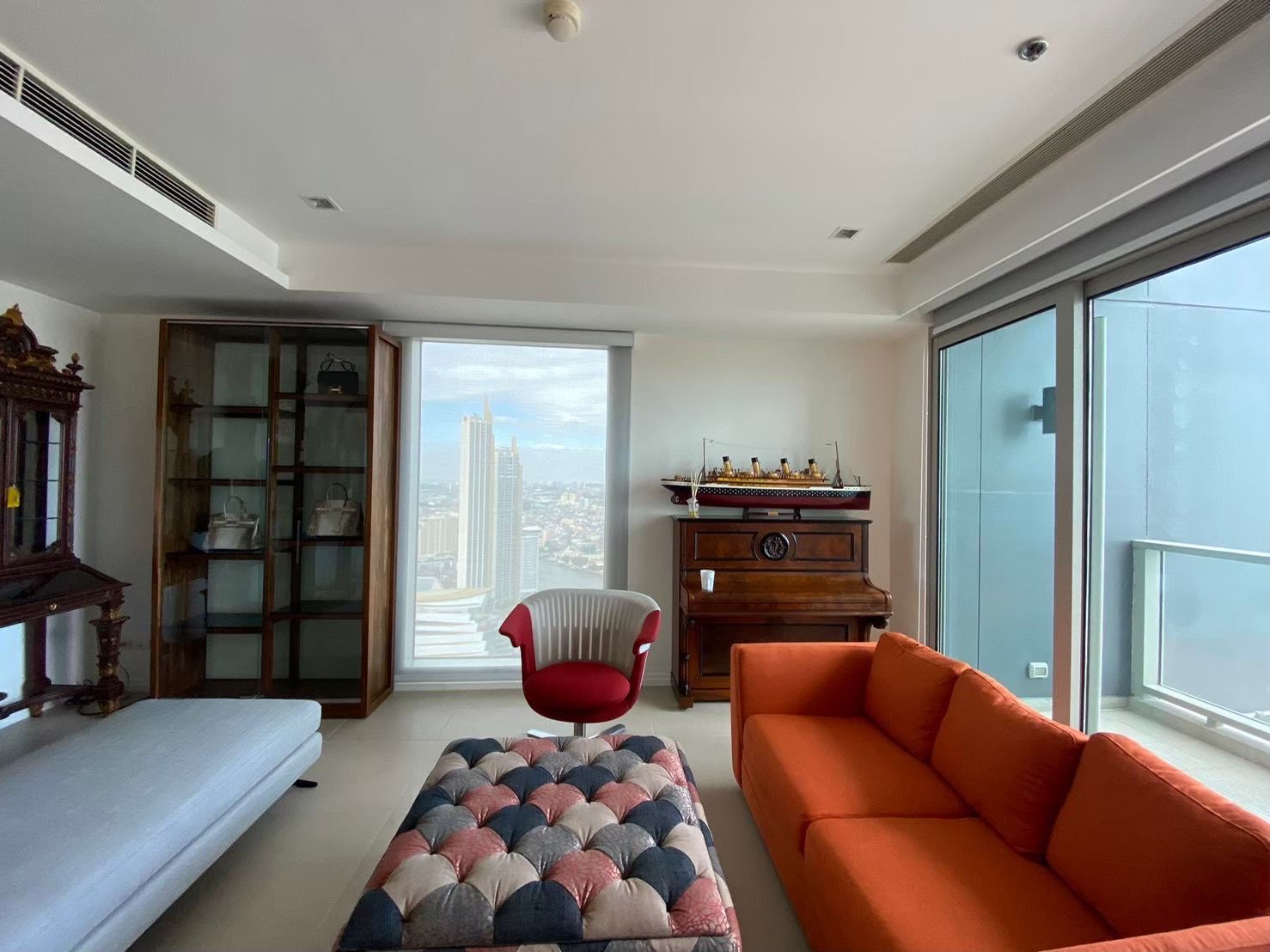 [CHC-650] The River Condominium (เดอะ ริเวอร์ คอนโดมิเนียม) : คอนโดมิเนียมให้เช่า 3 ห้องนอน ใกล้สะพานตากสิน คอนโดพร้อมเข้าอยู่