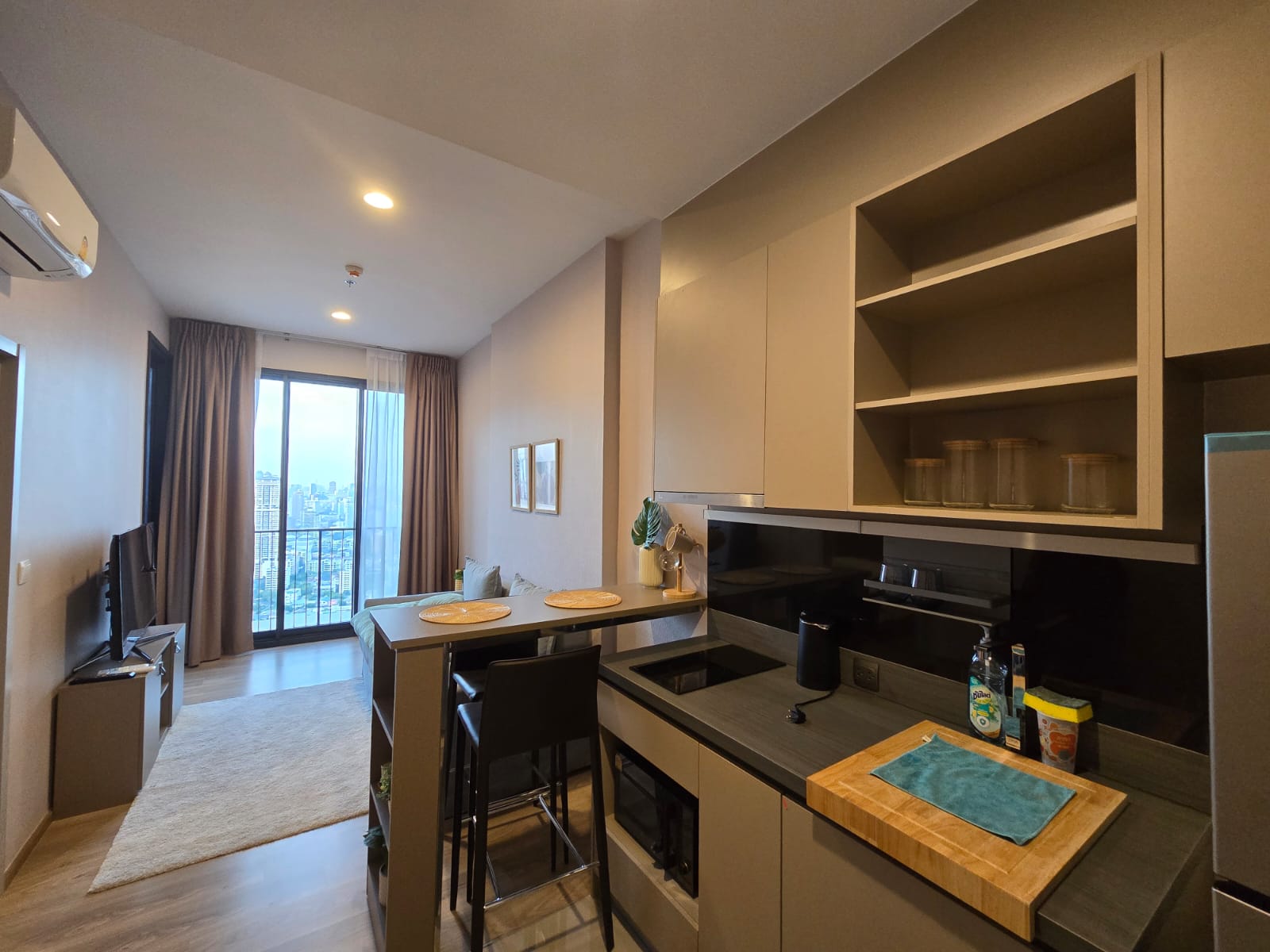 [SUT-745] Oka Haus Sukhumvit 36 (โอกะ เฮ้าส์ สุขุมวิท 36) : คอนโดมิเนียมให้เช่า 1 ห้องนอน ใกล้ทองหล่อ พร้อมเข้าอยู่ ด่วน!