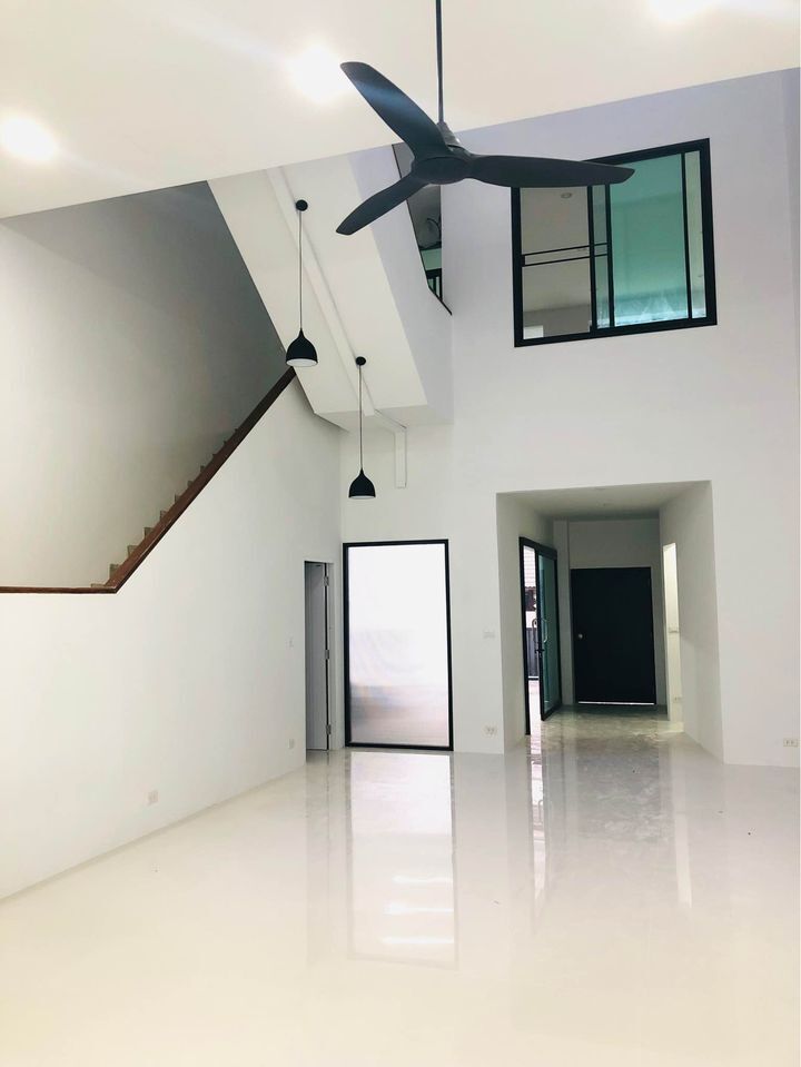 [ON-2230] House for Rent in Phra Khanong (บ้านใกล้พระโขนง) : ทาวน์เฮ้าส์ให้เช่า 5 ห้องนอน ใกล้พร้อมพงษ์ บ้านสวย น่าอยู่มาก