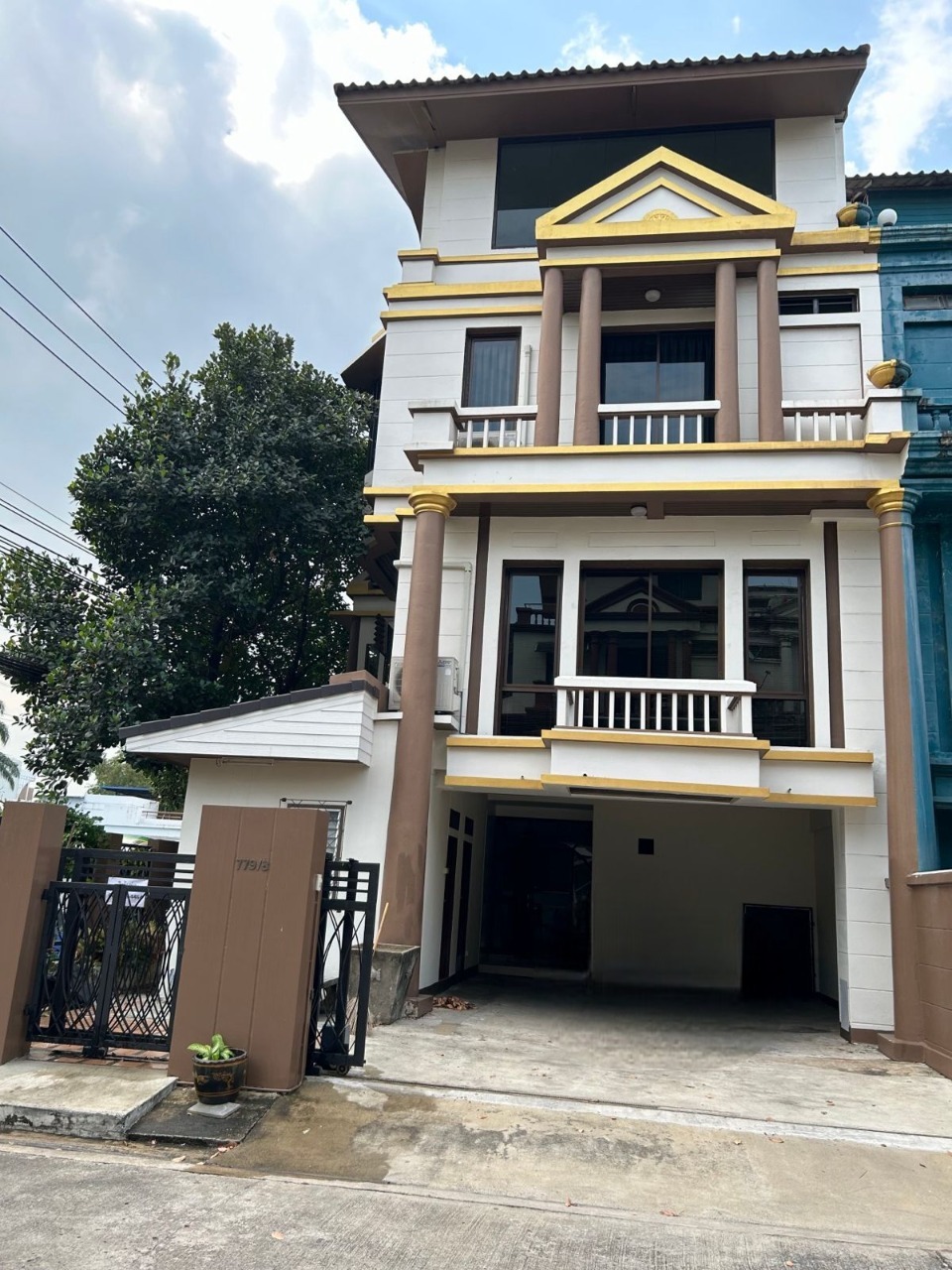 [HU-476] Townhouse Near KIS International School for Rent (ทาวน์เฮ้าส์ ใกล้โรงเรียนนานาชาติ KIS International School) : ทาวน์เฮ้าส์ให้เช่า 4 ห้องนอน ใกล้อ่อนนุช บ้านสวย ทำเลดี